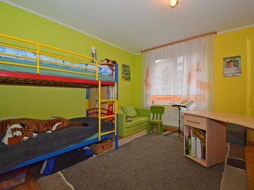 Schlafzimmer mit Laminat