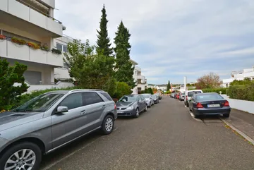 Haus & Straße nach Norden