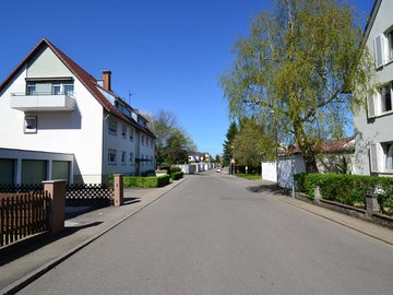 Haus & Straße nach Norden