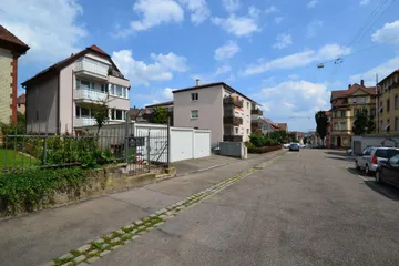 Süd-Hausansicht & Straße