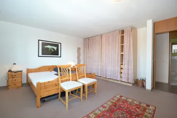 großes Schlafzimmer EG