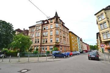 Nord-Hausansicht & Straße