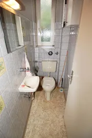 separates WC mit Fenster
