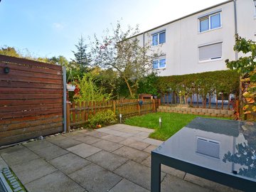 Terrasse & Garten nach Süden