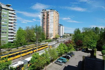 Hausansicht/U-Bahn