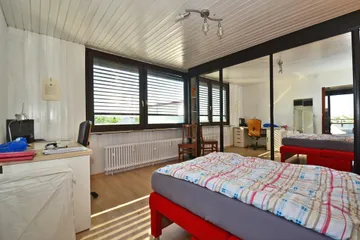 Schlafzimmer mit Laminat