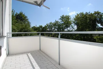 Balkon v. rechts