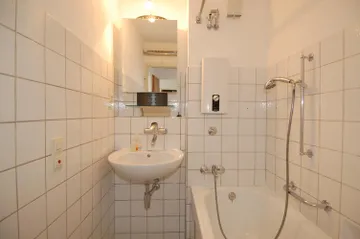 kompaktes Bad, mit Wanne