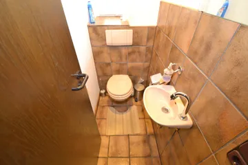 separates WC