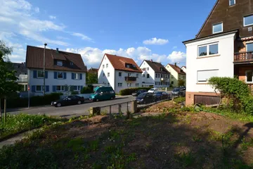 Garten & West-Hausansicht