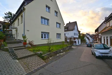 Haus & Straße nach Westen