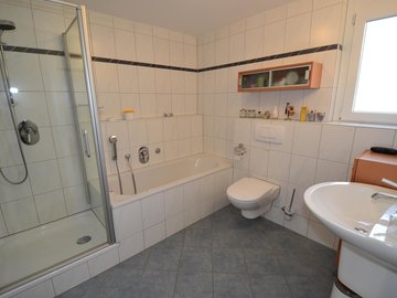 TL-Bad mit Wanne & Dusche