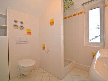 Doppelwaschbecken & Dusche
