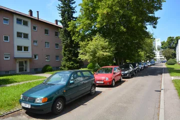 Haus & Straße nach Norden