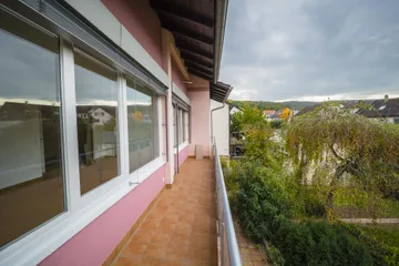 überdachter Balkon