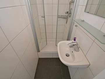 TL-Bad mit Dusche, DG