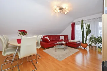 Wohnzimmer mit Laminat