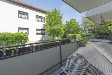 überdachter West-Balkon