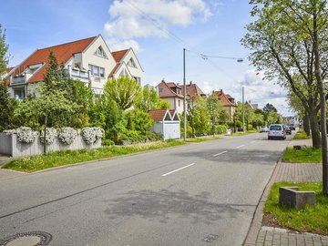 Haus & Straße nach Osten