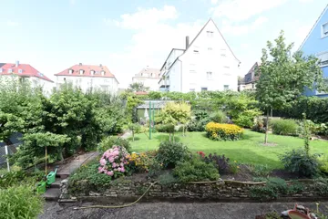 Blick in den Garten von Veranda