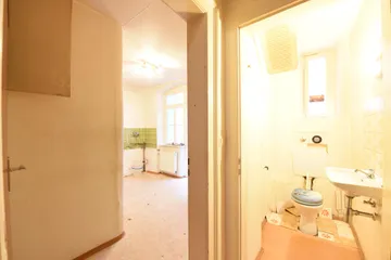 separates WC & Küche