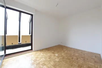 Arbeitszimmer mit Balkon