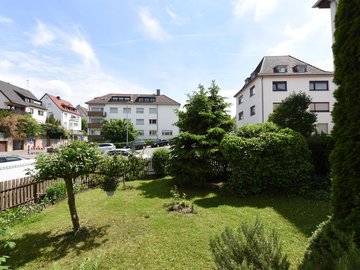 Garten aus dem Fenster