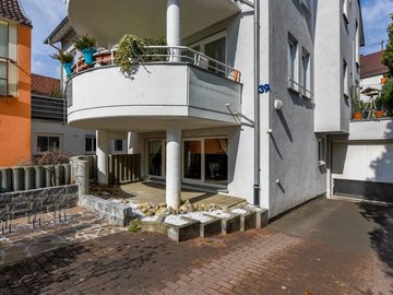 Terrasse & Garagenzufahrt