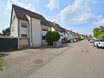 Haus & Straße nach Westen