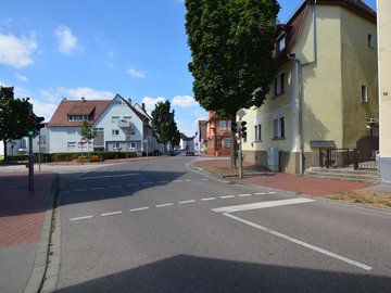 Haus & Straße nach Westen