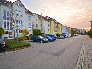 Haus & Straße nach Westen