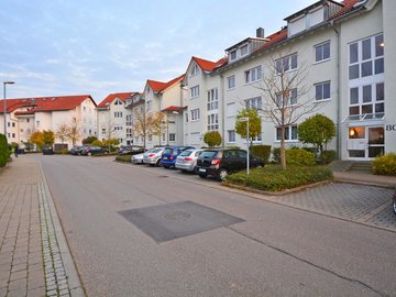 Haus & Straße nach Osten