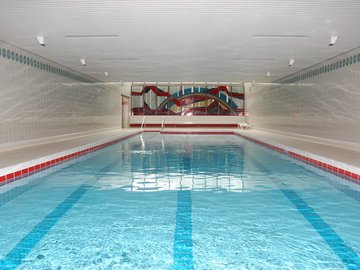 20-Meter Becken & Sauna