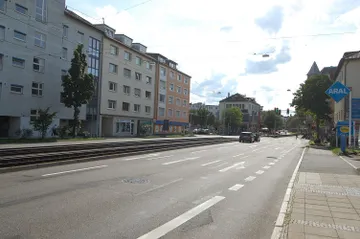 Straße ins Zentrum