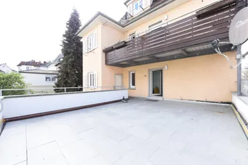 Terrasse zur Wohnung