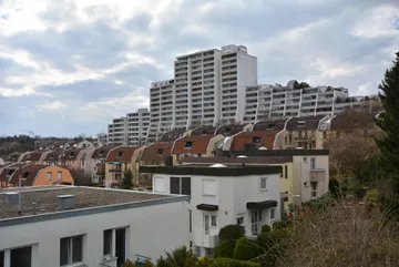 Blick zum Apollo-Hochhaus