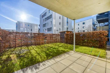 Terrasse & Garten nach Süden