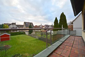 Süd-Balkon mit Garten-Blick