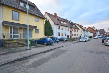 Haus & Straße nach Westen