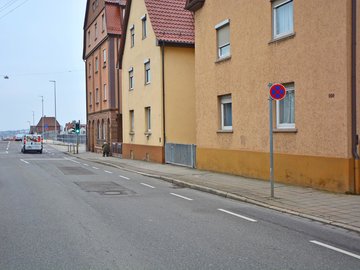 Haus & Straße nach Norden