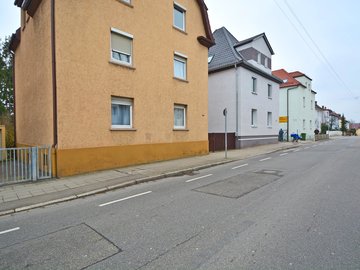 Haus & Straße nach Westen