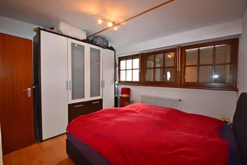 Schlafzimmer mit Laminat