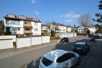 Haus & Straße nach Osten