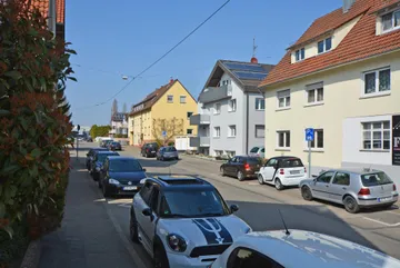 Haus & Straße nach Norden