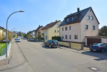 Haus & Straße nach Osten