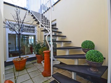 Lichthof mit Treppe