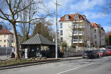 Café direkt nebenan