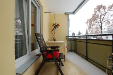 großer Balkon in richtung Garten