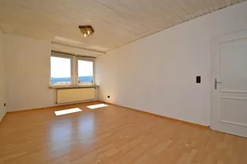 Wohnzimmer mit Laminat