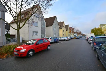 Haus & Straße nach Westen